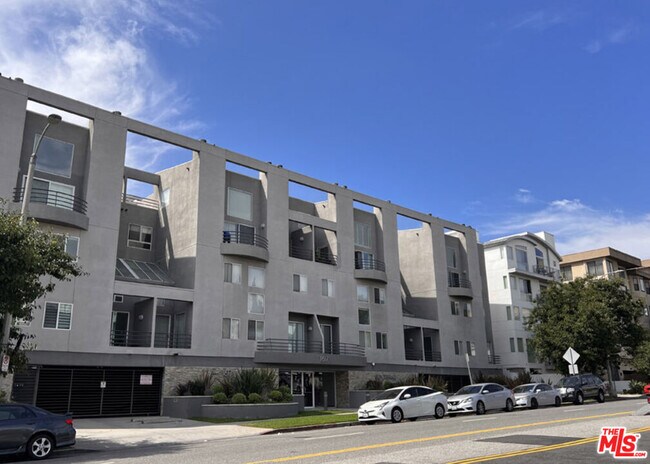 Building Photo - 1617 S Beverly Glen Blvd