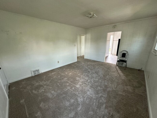 Building Photo - 2 Bedroom Home