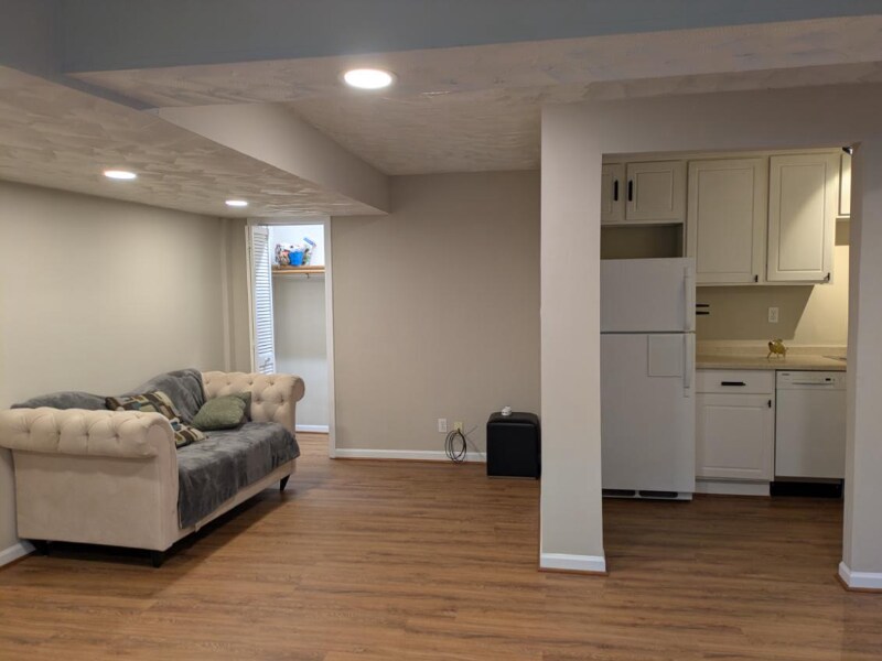 Building Photo - 4136 Queen Ave S