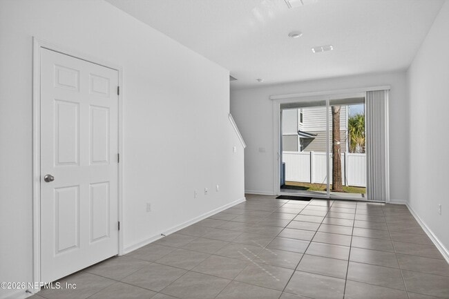 Building Photo - 125 Elmhurst Ln