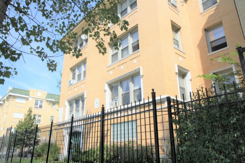 Building Photo - 4855 N Kimball Ave
