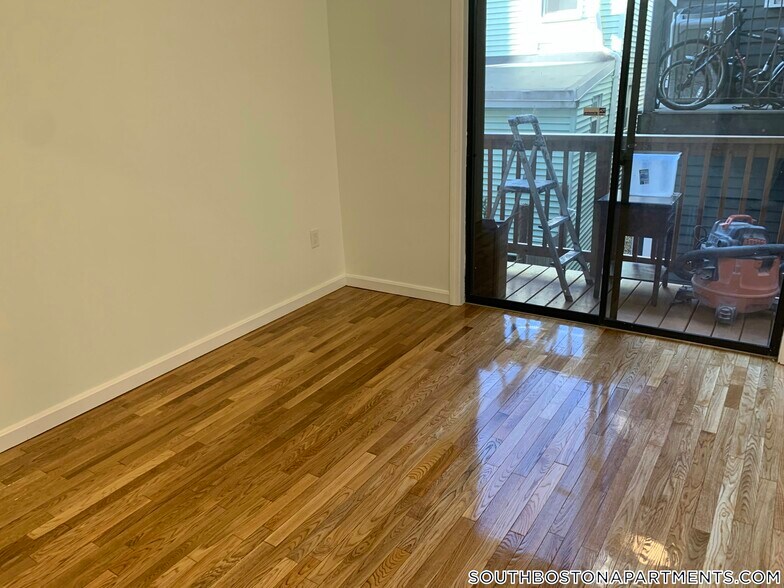 Building Photo - 285 Dorchester St