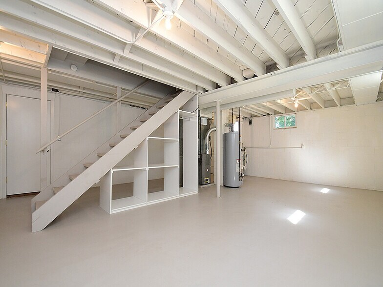 Building Photo - 3330 S 82nd St