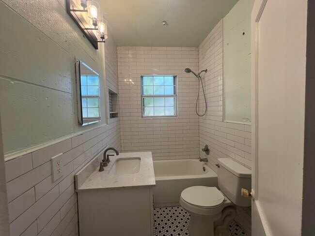 Building Photo - 2206 16th St