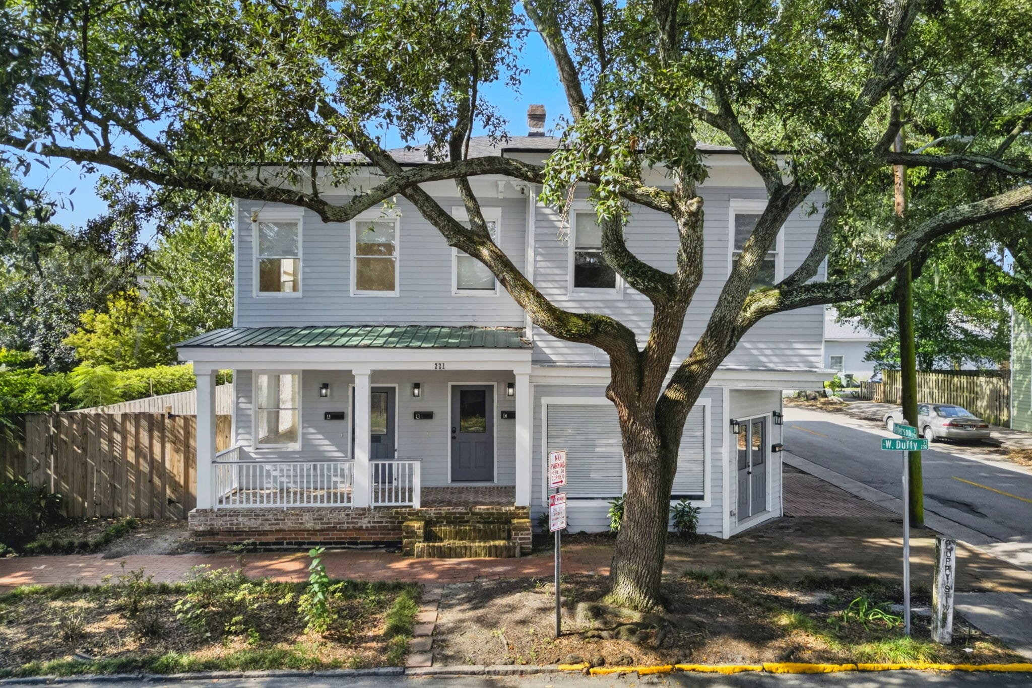 Building Photo - 221 W Duffy St