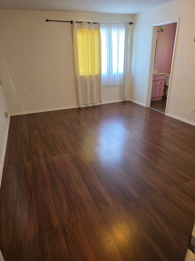 Building Photo - 316 E Imperial Ave