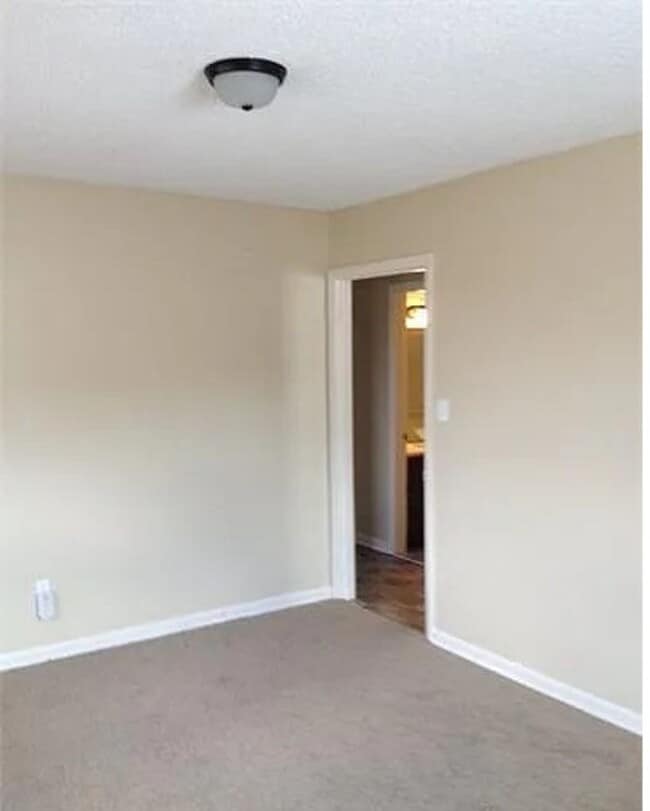 Building Photo - This lovely 2 bedroom 1 bath duplex is located in Stanley off Sifford Rd.