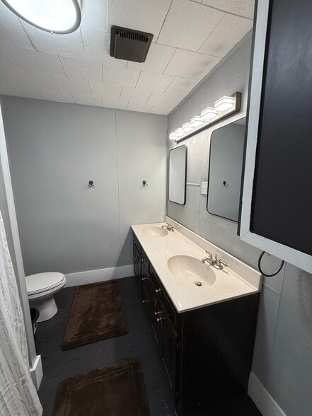 south full bath large cabinet & vanities - 119 Fyfer Pl