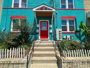 Building Photo - 1821 Providence St NE