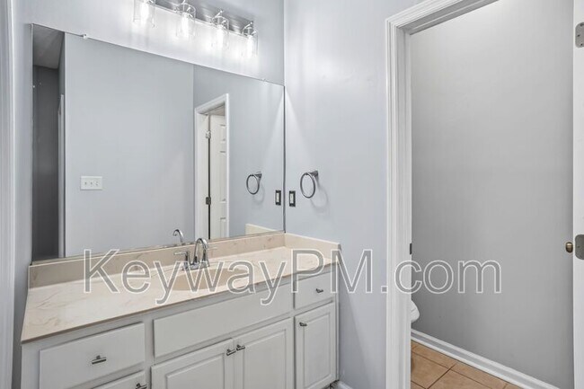 Building Photo - 3011 Old Lodge Rd