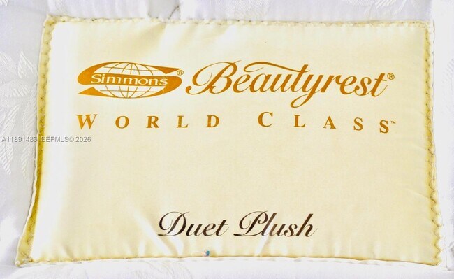 Building Photo - 2910 Point E Dr