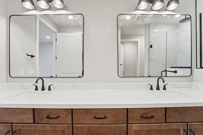 Building Photo - Brand-New 2025 Contemporary Condo | 2 Bed + 2 Bath | Prime North Phoenix Location