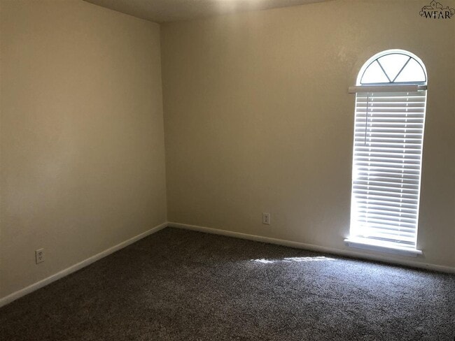 Building Photo - 5119 Edgecliff Dr
