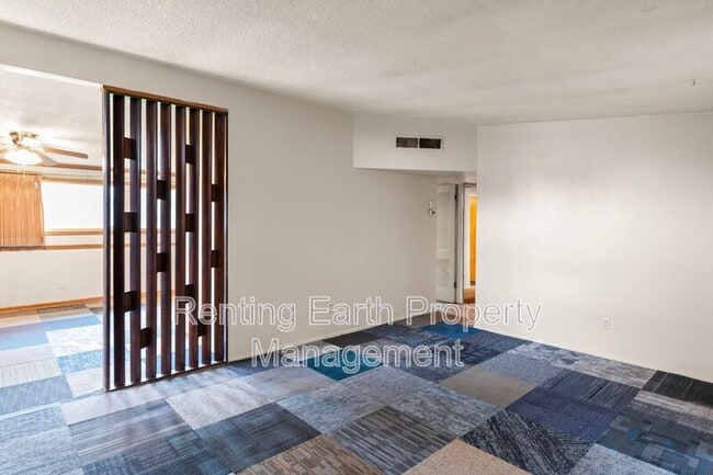 Building Photo - 6452 Evergreen Blvd
