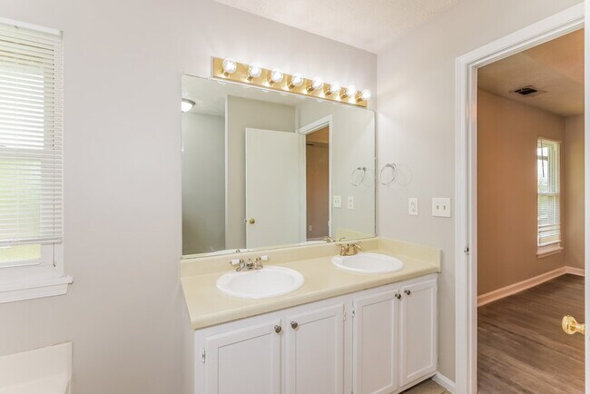 Building Photo - 3642 Cameron Hills Pl