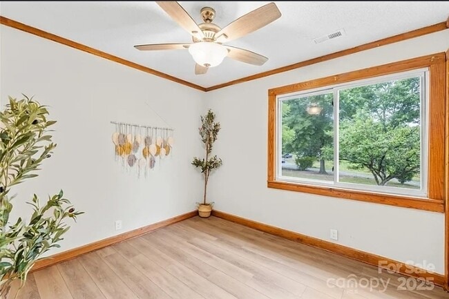 Building Photo - Country Living