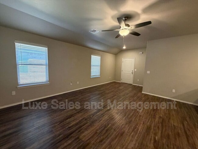 Building Photo - 10910 NW 119th St