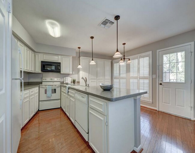 Building Photo - 201 Ellwood-277.5