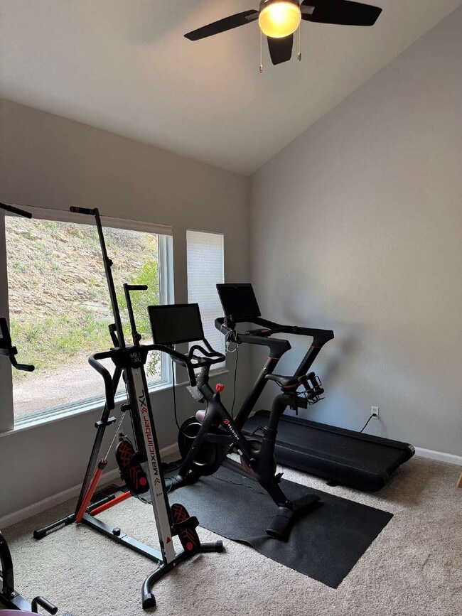 Building Photo - "Charming 4-Bed Oasis with 3 Full Baths and 2,275 Sq Ft of Comfort in Evergreen, CO!"