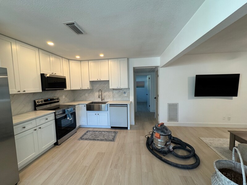 Building Photo - 11423 77th Ave