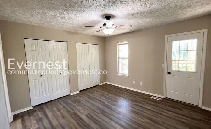 Building Photo - 3392 Shadowlawn Dr