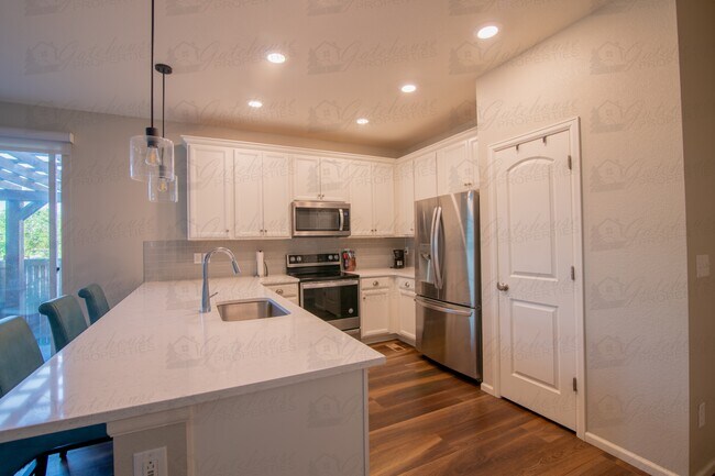 Building Photo - 10294 E 59th Ave