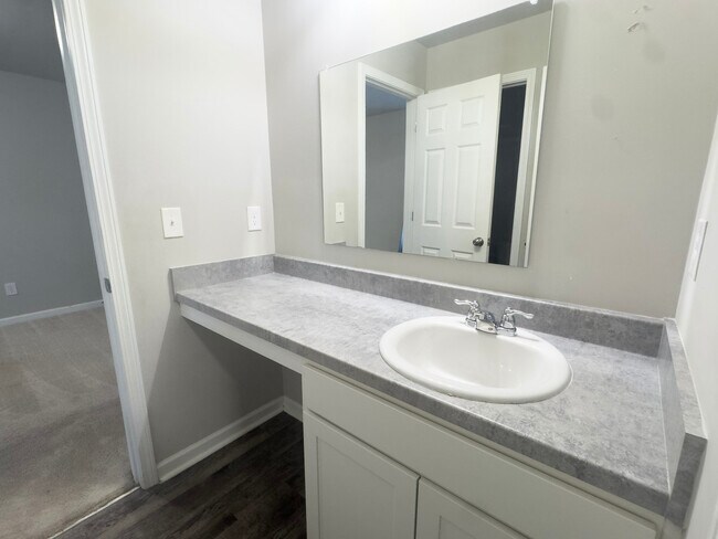 Building Photo - 234 Highland View Dr
