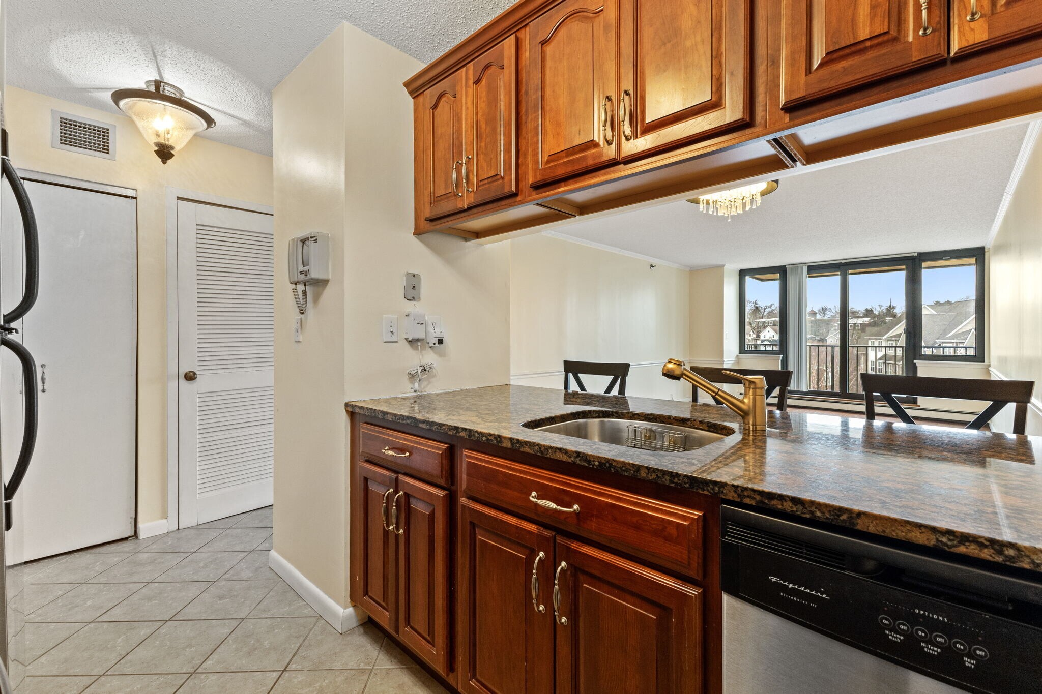 Building Photo - 25 Rockledge Ave