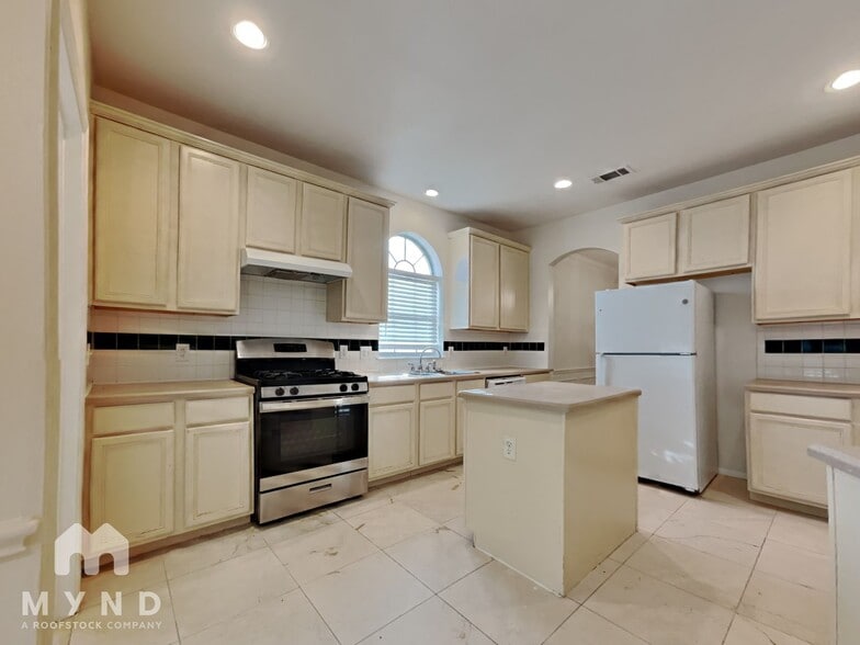 Building Photo - 9511 Weldridge Dr