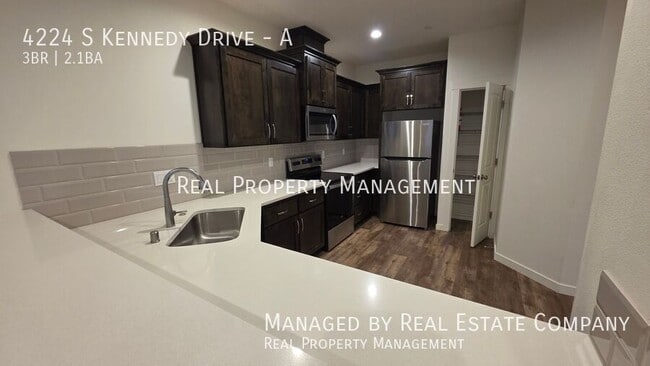 Building Photo - 4224 S Kennedy Dr