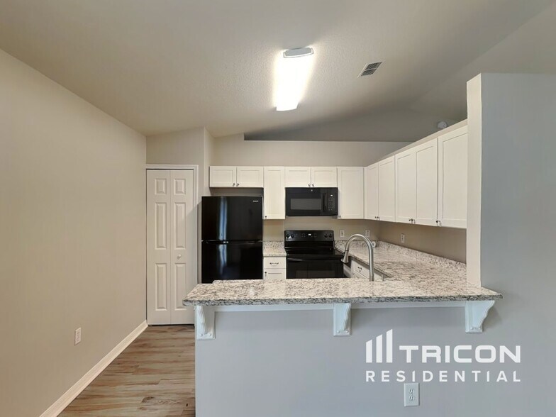 Building Photo - 1090 3rd Ave
