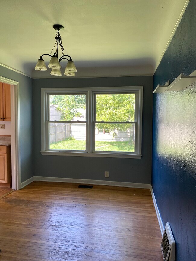Enjoy dinner with a view of the outside! - 3915 Aldrich Ave N