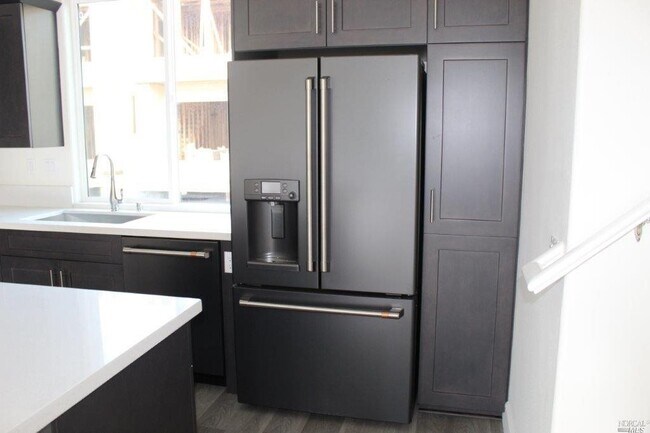 Building Photo - 1624 3rd St