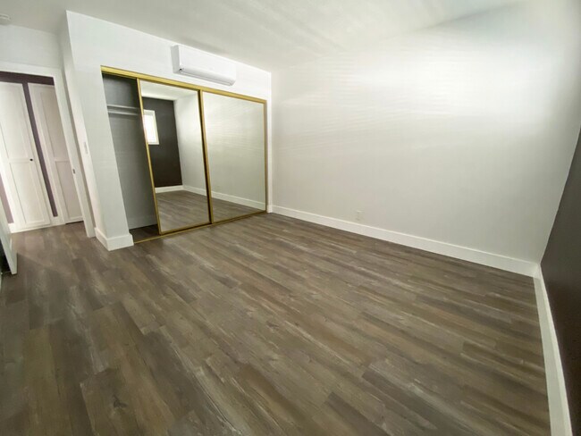Building Photo - 1145 Larrabee St