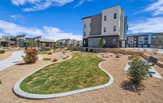 Building Photo - Resort-Style Living | 3 Bedroom Home with Access to Lagoon & Clubhouse