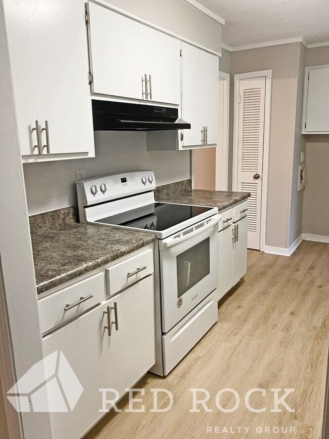 Building Photo - Canterbury Townhomes Columbus, MS