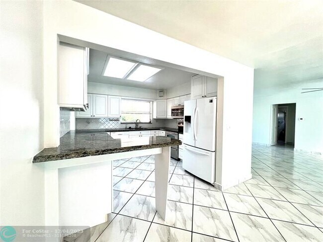 Building Photo - 1930 Windward Dr