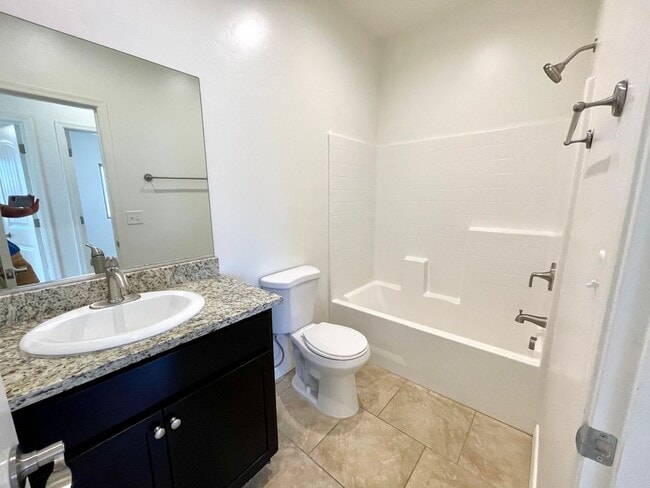 Building Photo - Great 3 Bedroom Home near Hualapai School!