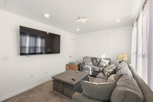 Building Photo - Modern 3-Bed 2.5-Bath Home on Corner Lot i...