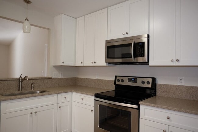 Building Photo - 96679 Commodore Point Dr