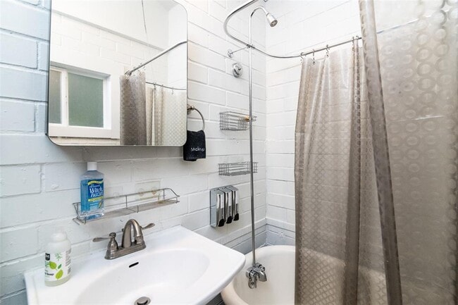 Building Photo - 1507 Holly St