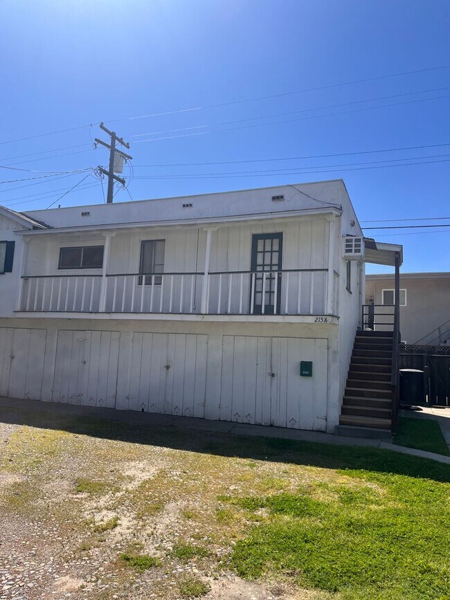 Building Photo - AVAILABLE NOW!! Delightful 1 bedroom, 1 ba...
