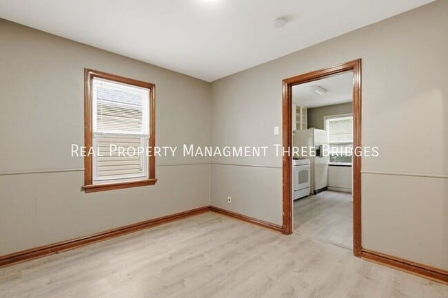 Building Photo - 249 S Hartnett Ave