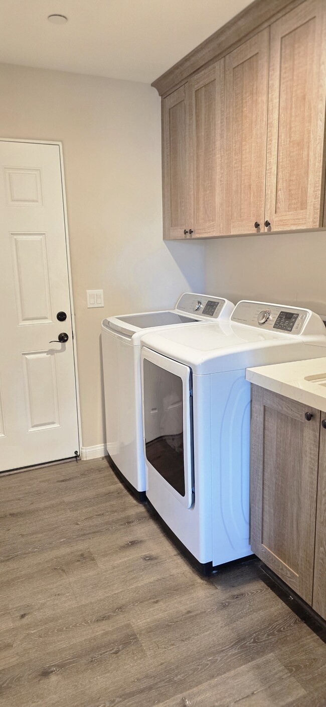 Building Photo - 8160 Palomar Ave