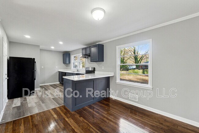 Building Photo - 2385 Tilson Rd