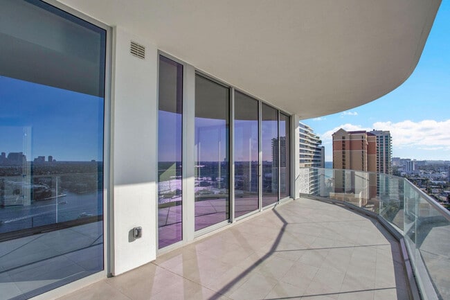 Building Photo - 153 N Seabreeze Blvd