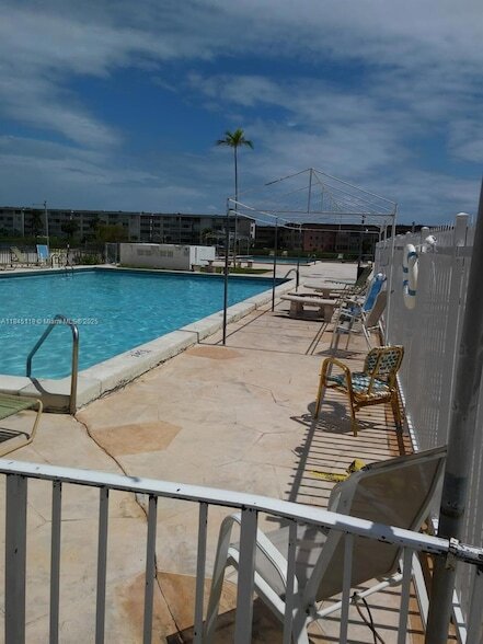 Building Photo - 1301 NE Miami Gardens Dr