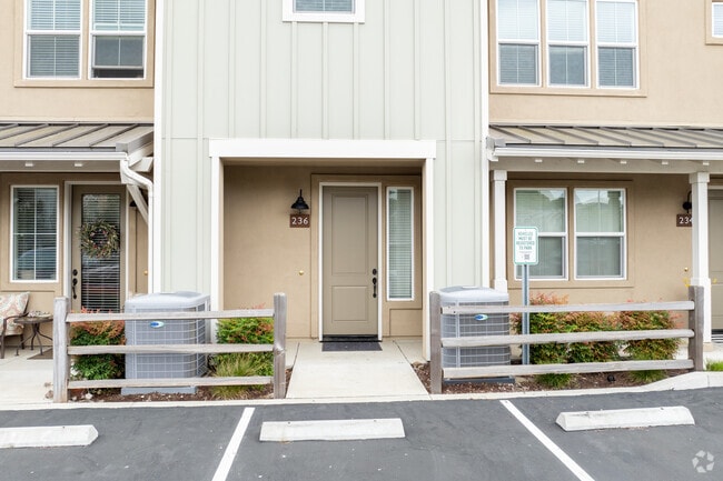 Building Photo - Vineyard Village