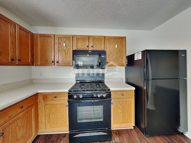 Building Photo - 1003 Glen Hollow Dr