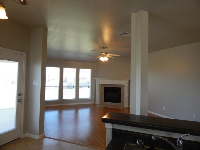 Building Photo - 601 Cattail Cir